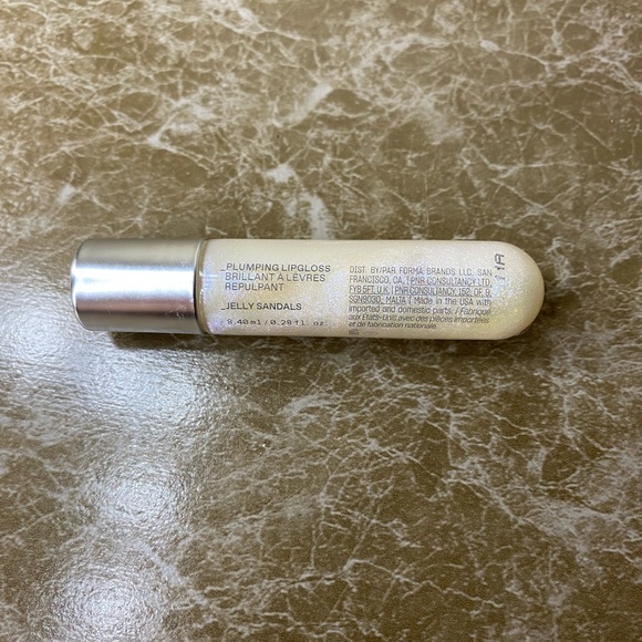 R.E.M Beauty On Your Collar Plumping Lipgloss - Picture 3 of 4